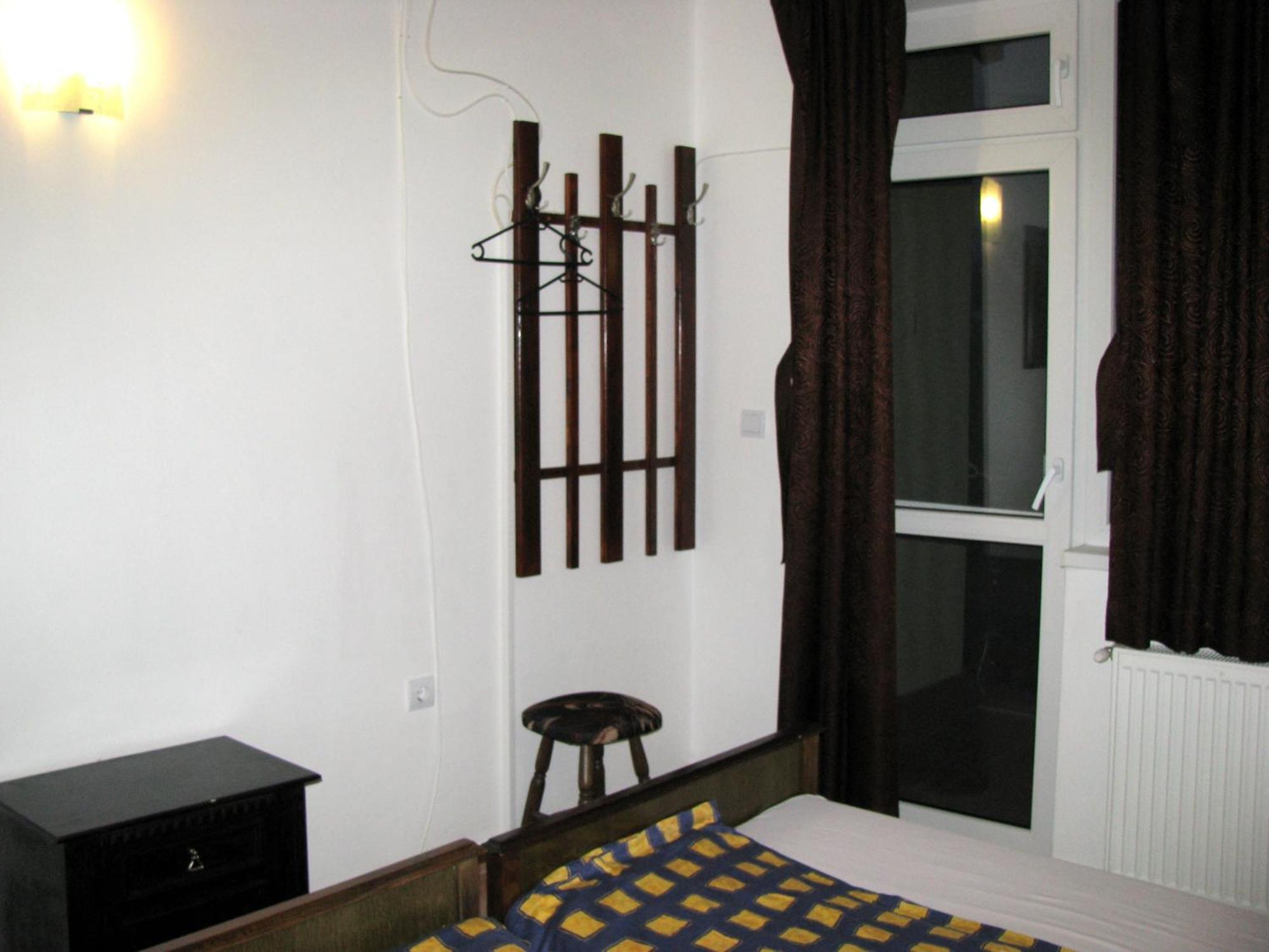 Guest House Familia Samovodene Exteriör bild