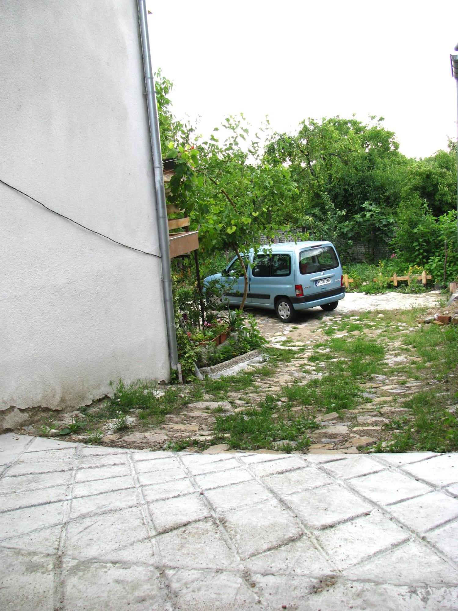 Guest House Familia Samovodene Exteriör bild