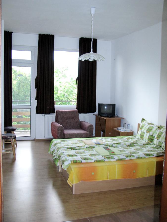 Guest House Familia Samovodene Exteriör bild